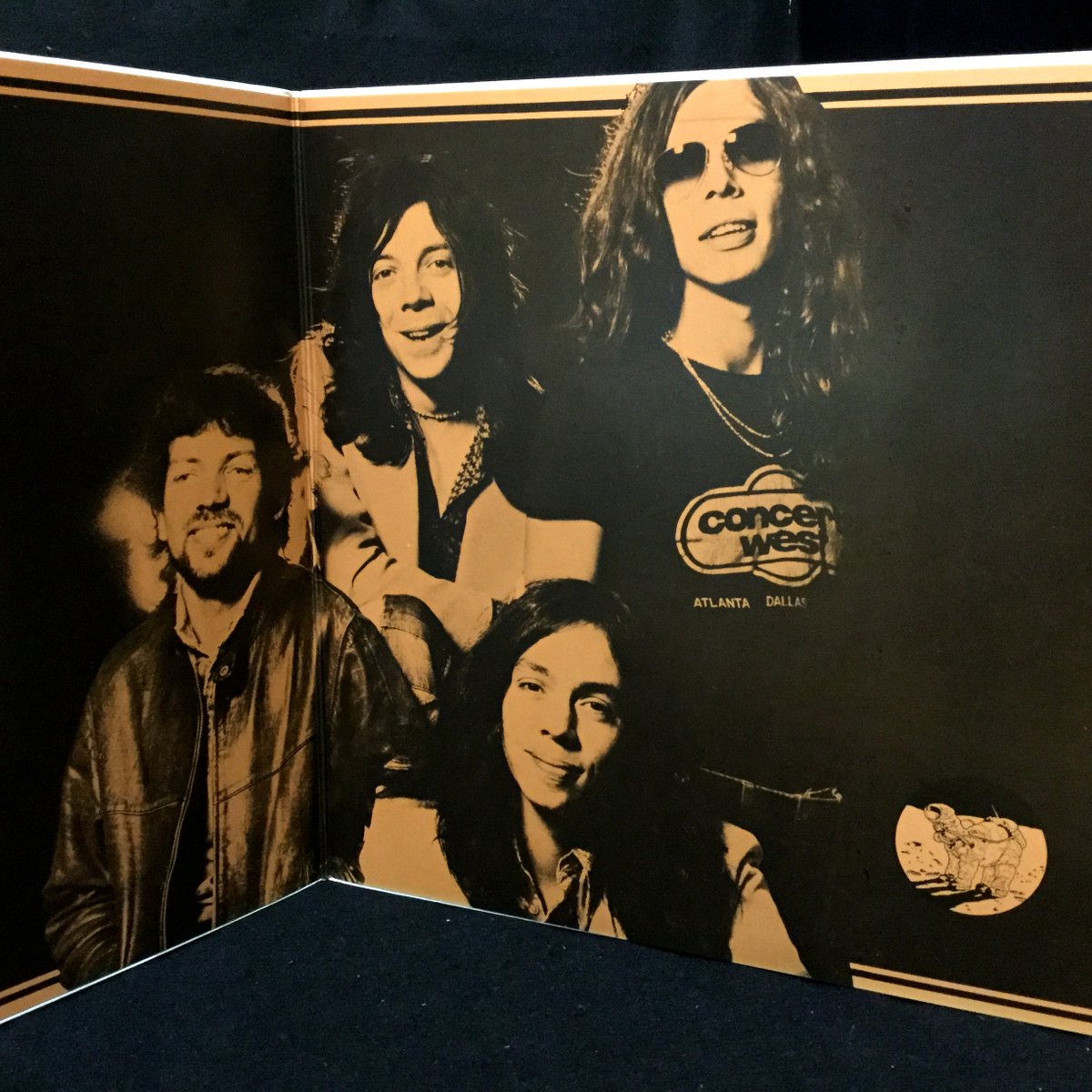 youcharist's tweet photo. 45th ANNIVERSARY!!!!!!!!!!!!!!!!!!!!!!!!!!!!!!!!!!!!!!!

CAMEL / Moonmadness 月夜の幻想曲 [March 26th, 1976 wiki / 1976 JAPAN]

Air Born
https://t.co/d7Nu3aN5iZ

#CAMEL #Moonmadness #月夜の幻想曲
#AndrewLatimer #PeterBardens #DougFerguson #AndyWard https://t.co/nuEZAkWR2U