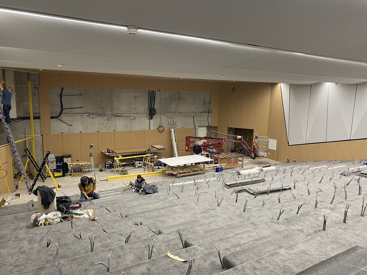 Nous avons eu le plaisir de visiter ce matin le nouveau lieu @LeconnecteurBTZ à <a href="/Ville2Biarritz/">Ville de Biarritz</a>  espaces de travail / coworking / évènementiels créé par le @credit_agri_PG 
Un lieu exceptionnel dans la région ! 
Dans lequel nous retrouverons le <a href="/VillageAquitain/">Le Village by CA Aquitaine</a> et <a href="/lefondsindarra/">Indarra</a>