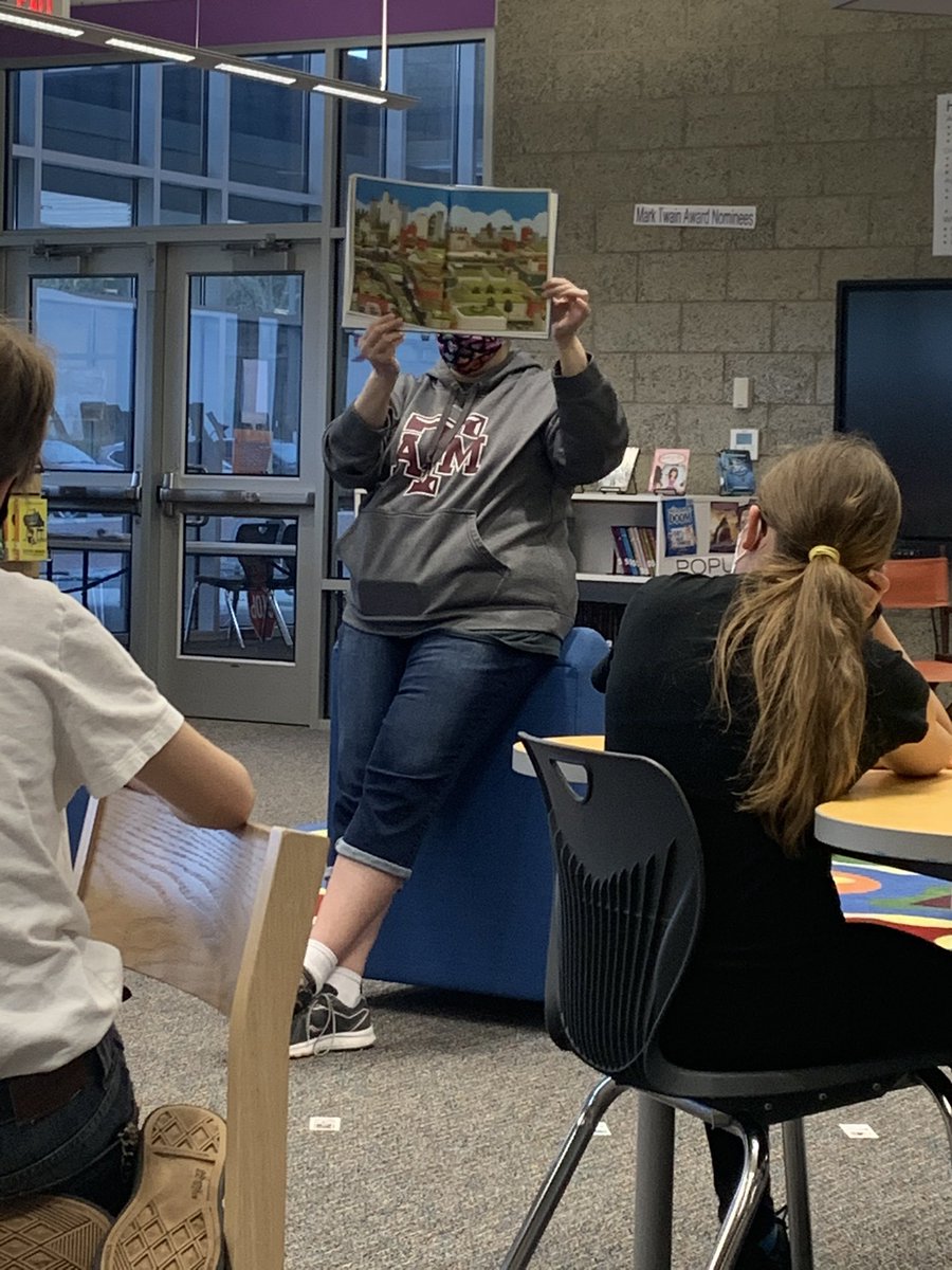 AbbeyUpton's tweet photo. Thursday morning spent in library checkout! We got to see Mrs Criblez (we missed you @MattVillasana ) and then back to work on our new spring bulletin board! Growing readers in #cre216 #CREateReaders #books https://t.co/mQdYs1hgP6