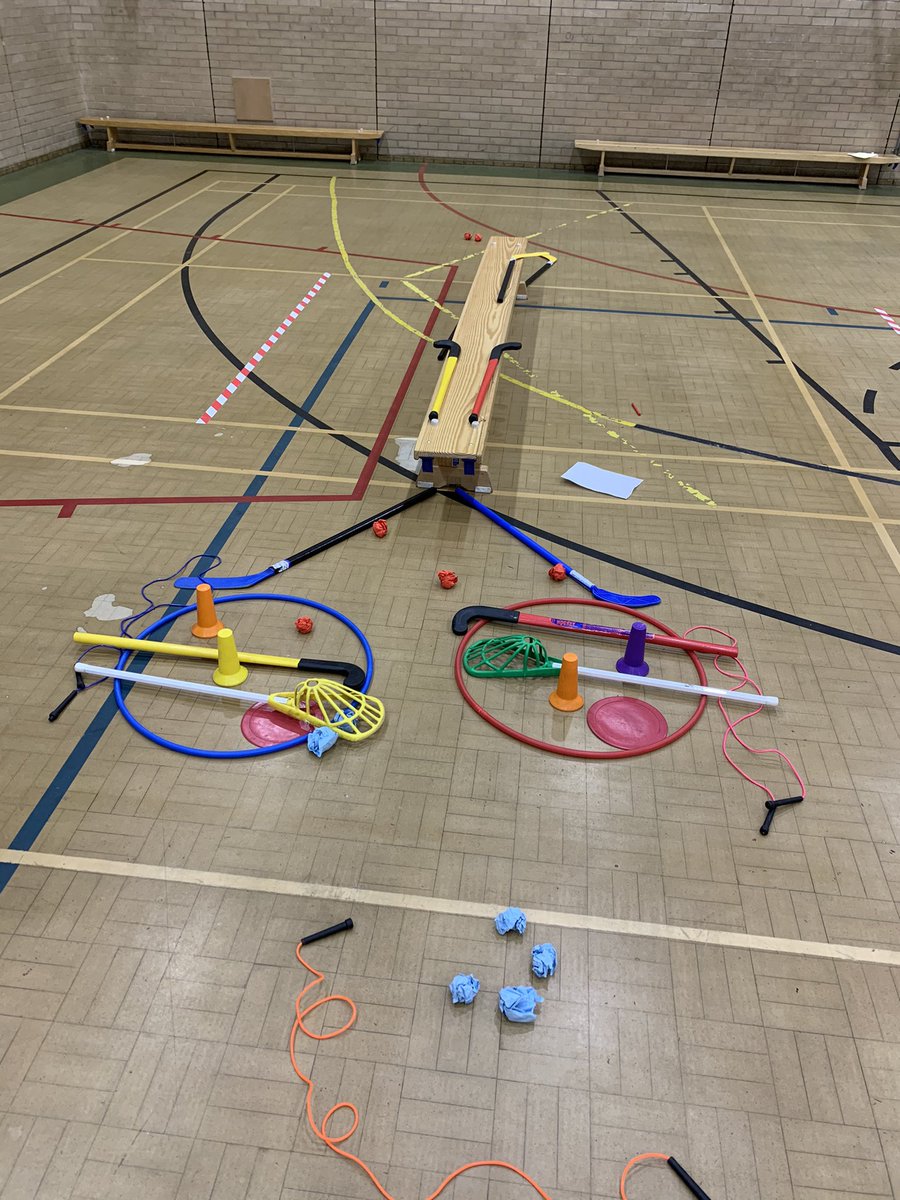 MrsLJLindsay's tweet photo. Love teaching Anatomy+Physiology practically ❤️🫁💪🏼 so today I challenged my year 10 Btec group to create their very own respiratory system ‘art attack’+ physically show me the mechanics of breathing, using sports equipment! So proud of what they produced + their explanations😍 https://t.co/oNsNtCPH33