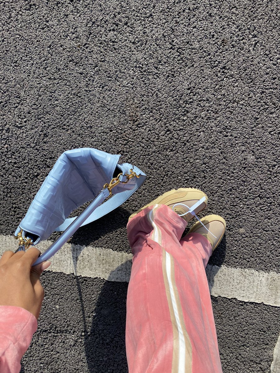 evssofficial_'s tweet photo. sneaker addiction continues https://t.co/pEMqQGPUcN