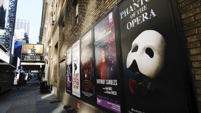 PIX11News's tweet photo. 'Time to raise the curtain': NYC launches push to vaccinate theater workers

https://t.co/zWXpRLVGu0 https://t.co/xkaj80XtLN