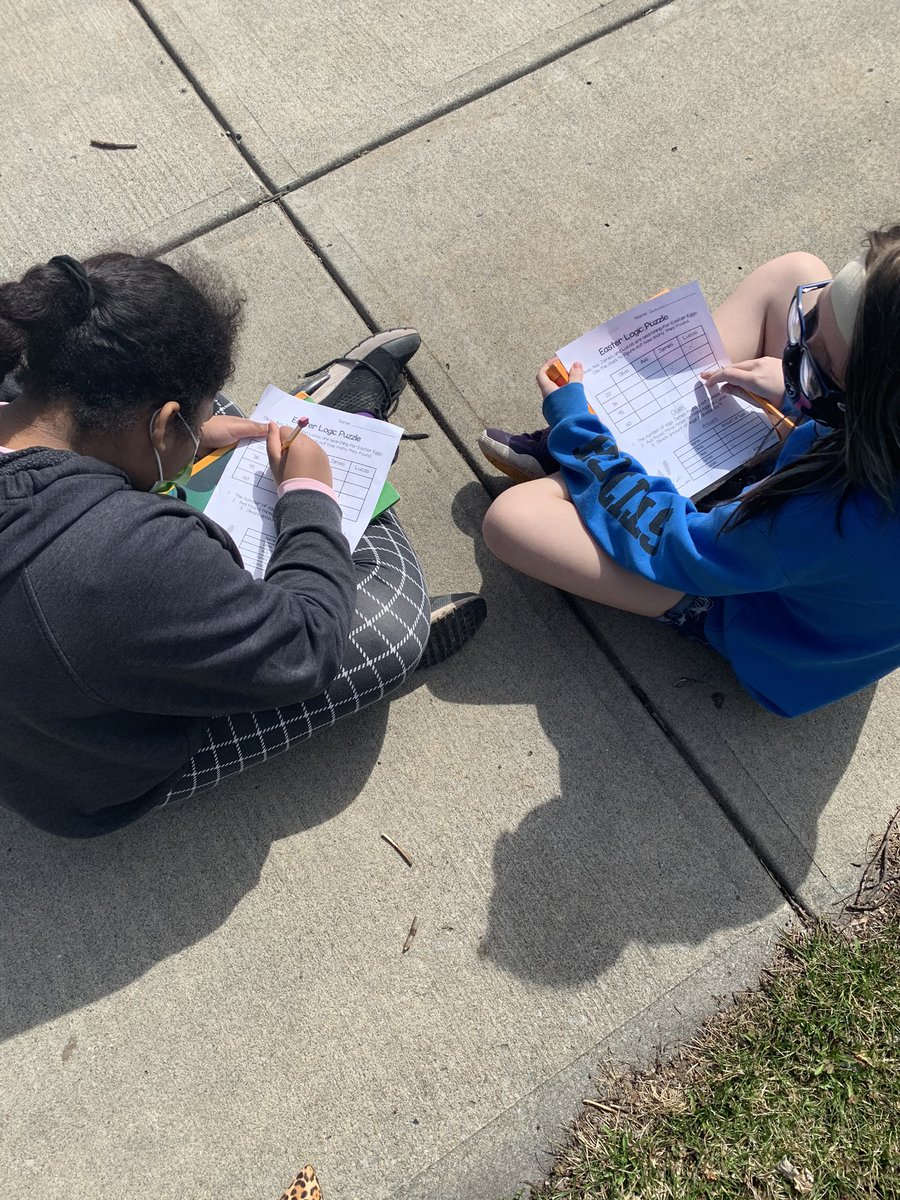 MrsLee_Math111's tweet photo. Bringing math class outside today! #sfcsdproud https://t.co/L7Kfk5zVKL