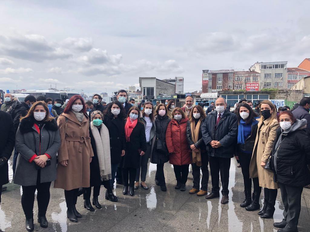 Faillerin değil, kayıp yakınlarının yargılandığı mahkemede kayıp yakınlarının beraat talepleri reddedildi. 

Kalan sanıkların bir sonraki celsede dinlenmesine karar verildi. Bir sonraki duruşması 12 Temmuz'da.

#CumartesiAnneleriyargilaniyor