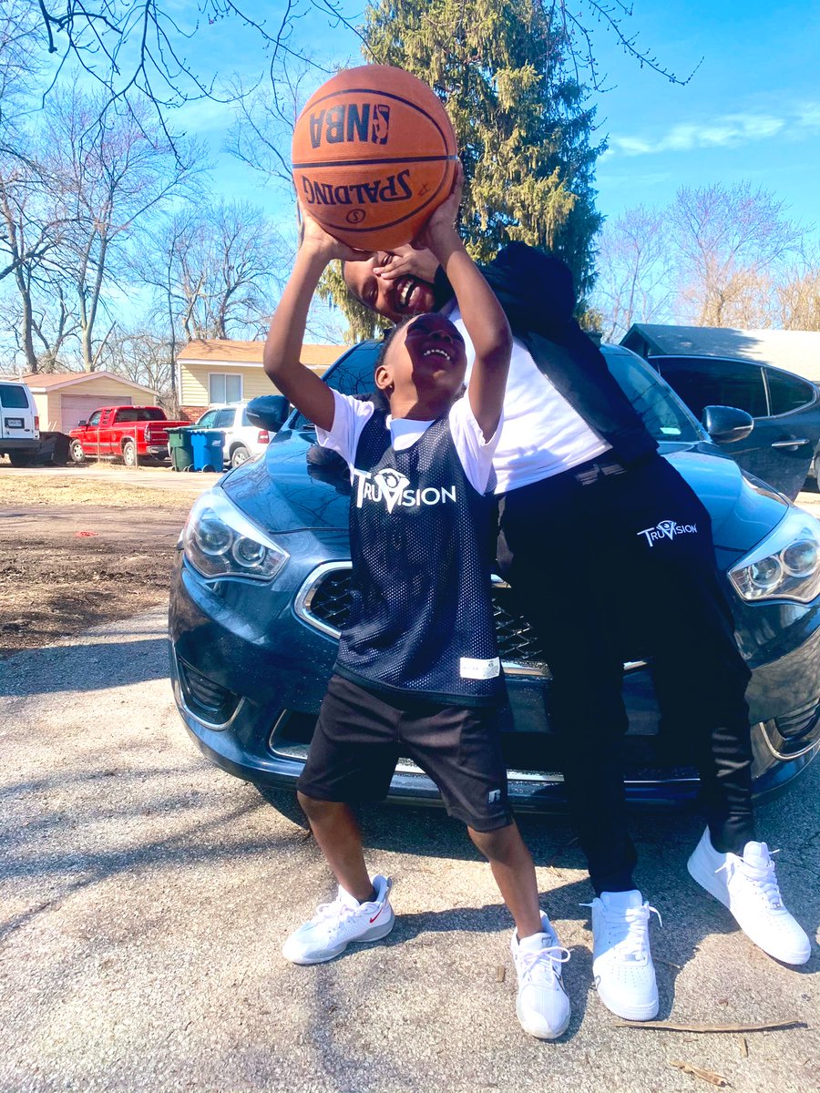 BabyShark4040's tweet photo. Winter ball ova, itβs time for the spring season. We hoopin all year round! #TruVision πππΎ https://t.co/mWzzIHbDG9