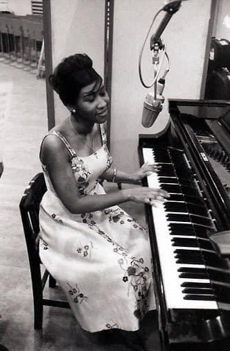jlgadreau's tweet photo. Un peu d’histoire...
Ce jour, en 1942 naissait Aretha Louise Franklin à Memphis.
Happy Birthday #SisterSoul !
Pour le reste de son histoire, je vous renvoie vers mon livre aux @EditionsAmpelos
#ArethaFranklin
#MonCalendrierProtestant https://t.co/MIWRMvYKuE