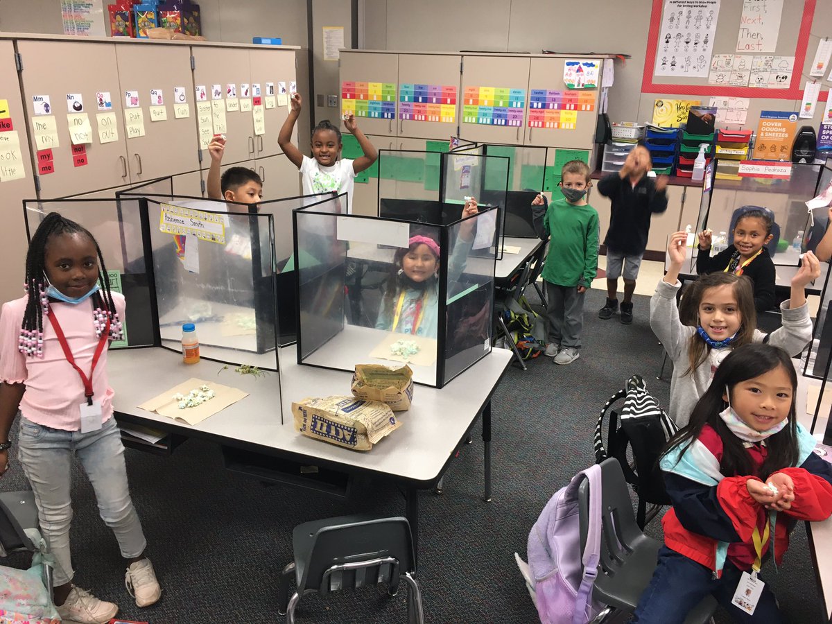 BarronTeaches's tweet photo. I love our βHow Toβ writing unit! My kindergartners loved writing about how to make popcorn πΏ and sunflower & jelly sandwiches π₯ͺ #thursdayvibes #writing #HowTo #popcorn #sunflowerbutter #jelly #kinderisfun #studentengagement #meaningfulwriting https://t.co/tbK3Vwd9xD