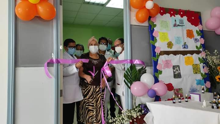 Normitapalaci's tweet photo. #EsNuestroElPorvenir
#25Marzo
Los pacientes del Hospital Alemán Nicaragüense inauguraron la nueva clínica floriterapia. Esta clínica   brindara  atención en el equilibrio emocional a los pacientes que acudan con alguna ansiedad, depresión. https://t.co/GRXexwn0zF