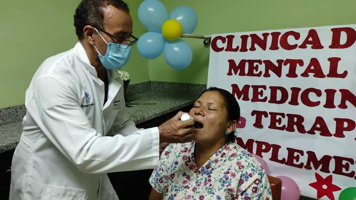 Normitapalaci's tweet photo. #EsNuestroElPorvenir
#25Marzo
Los pacientes del Hospital Alemán Nicaragüense inauguraron la nueva clínica floriterapia. Esta clínica   brindara  atención en el equilibrio emocional a los pacientes que acudan con alguna ansiedad, depresión. https://t.co/GRXexwn0zF