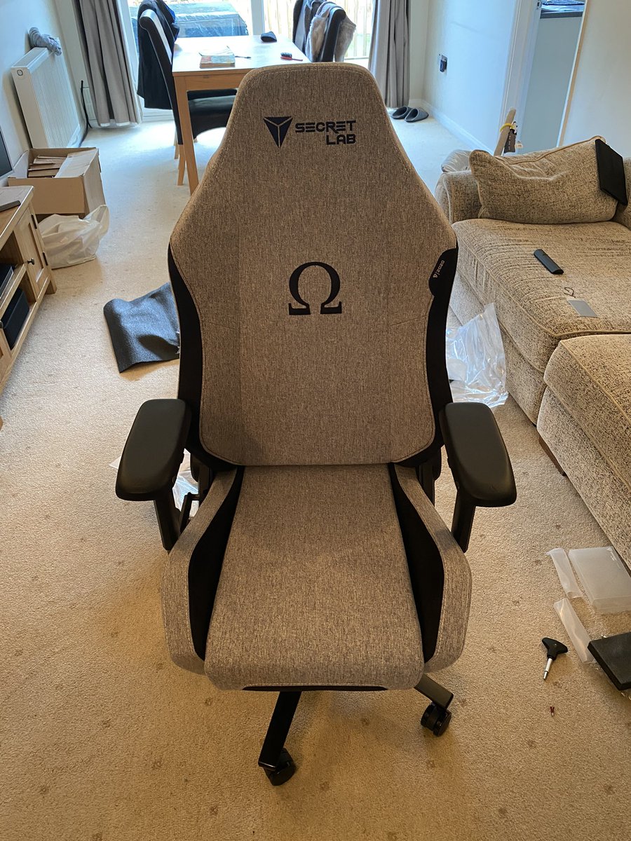 gavlowrie's tweet photo. Unboxed my new chair today! Absolutely chuffed with it! Out with the old in with the new! The price you pay for comfort 😍😍 #secretlab https://t.co/vwix1JZJLf