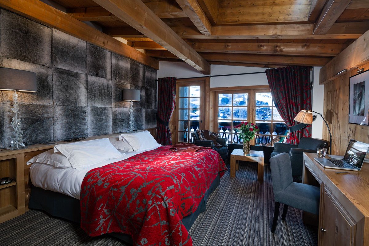 Hotelferacheval's tweet photo. M-3 avant notre réouverture pour la saison d’été ! Chaque jour compte désormais pour nous préparer à vous accueillir dans les meilleures conditions. Nous vous attendons avec impatience dès le 25 juin 2021 ! 🌞
.
.
.
#ferachevalmegeve #megeve #alpes #covid #reouverture #reopening https://t.co/kyDP1wv73W