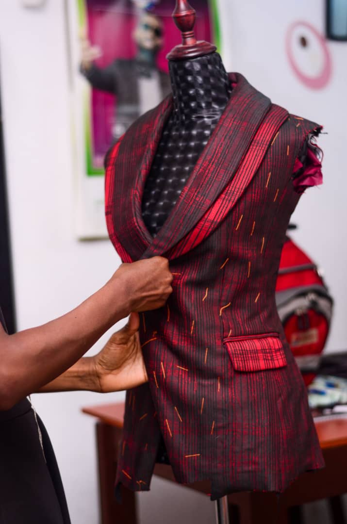 karl_Doa's tweet photo. What do you call a Jacket that is on Fire?  A BLAZER!😂😂 #fashionpun #thursdaythrowback #tbt #thursdaythoughts #thursdayfeels #thursdaytreat #thursdayfunday #thursdayfeels #thursdaythrowback #Thursdayafternoon #thursdaythought #thursdayevening https://t.co/6PYcOuddQp