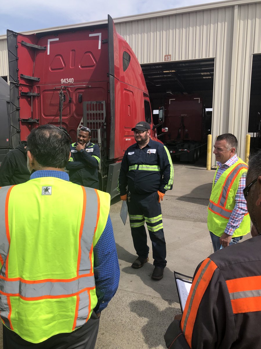 CoxFleetService's tweet photo. Greetings from Dallas 🌵🤠Our COO, Joe Dougherty, paid a visit to our Dallas crew. The group had an engaging conversation about its expansion in Dallas. The entire Dickinson team salute our Dallas technicians and exceptional work to keep America trucking. 🔧🚚

#wearedickinson https://t.co/G2y76uwJch