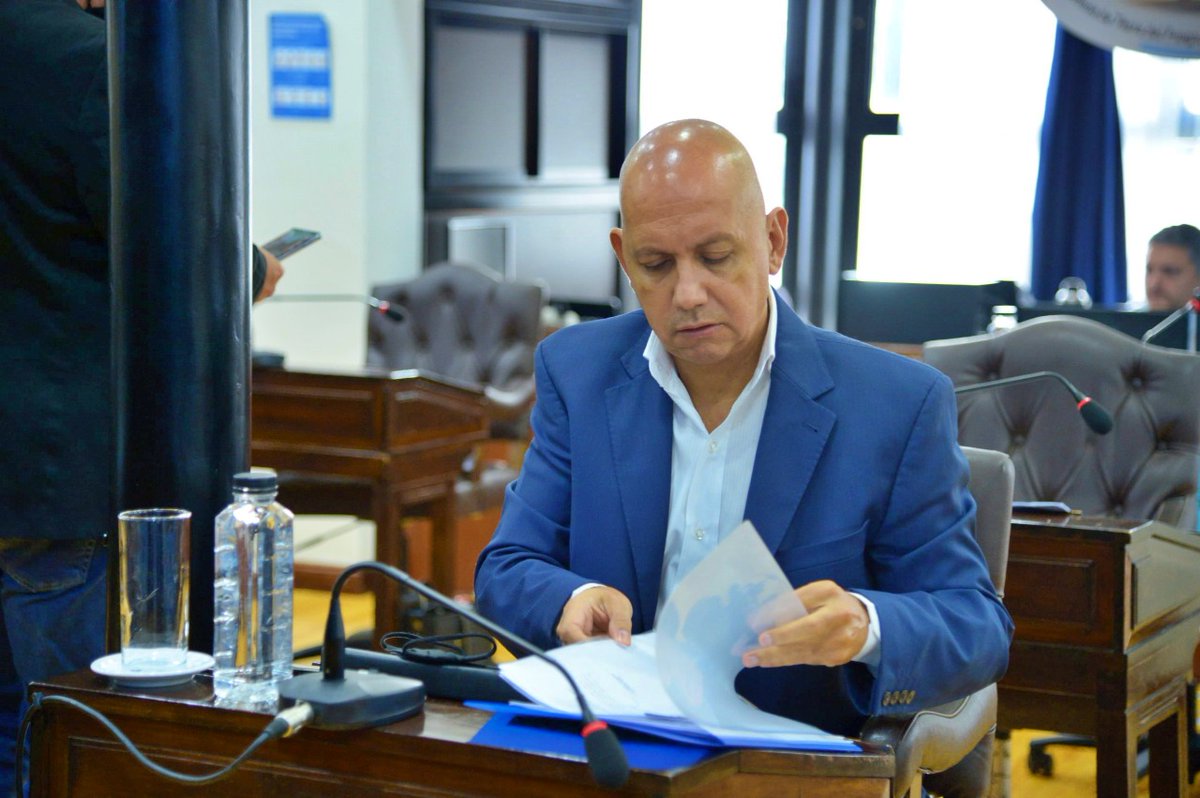 PabloVillegas19's tweet photo. En el recinto de sesiones, trabajando en los asuntos de la 1ª Sesión Ordinaria del período 2021.
#Ushuaia #LegisTDF #TierraDelFuegoAIAS #MoPoF54 #MPF https://t.co/xoUy4Ok39c