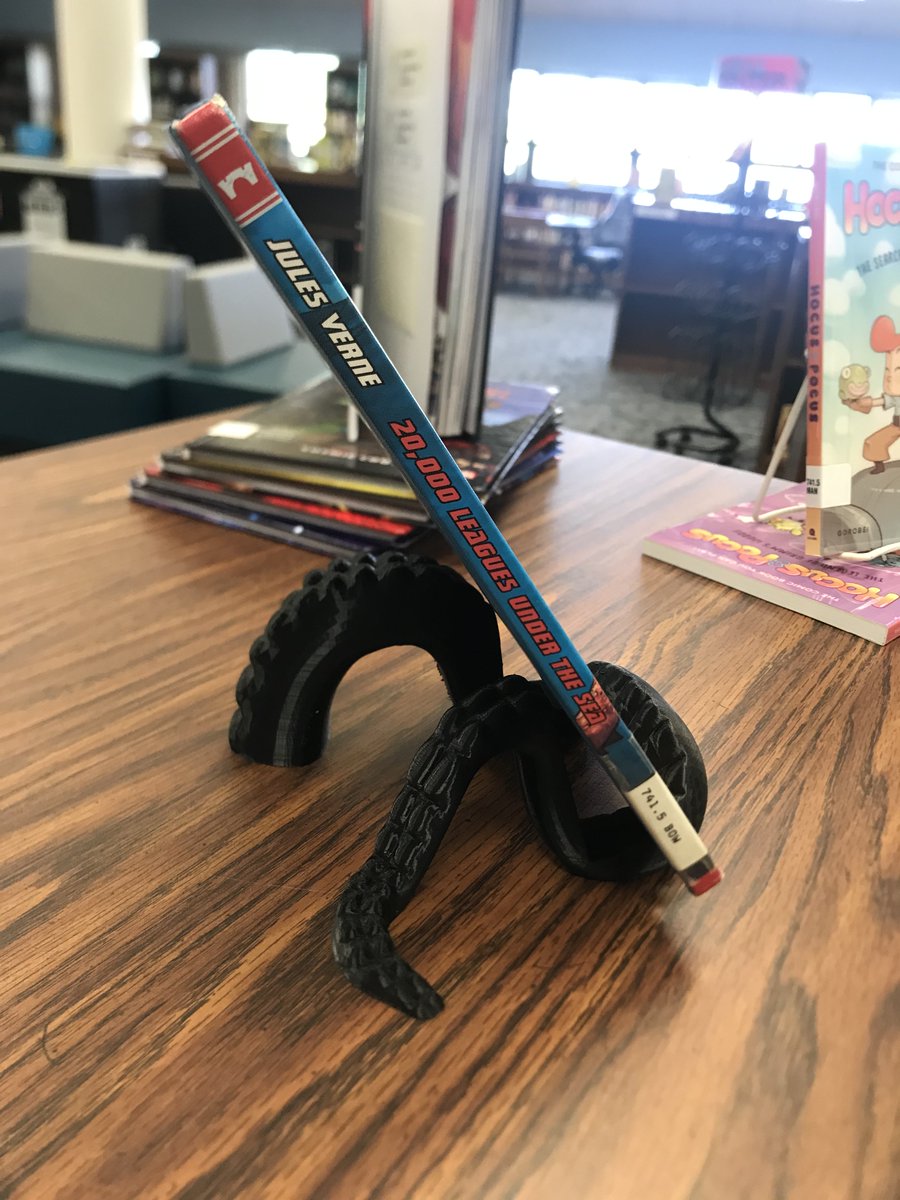 MendezMSLibrary's tweet image. Look what one of our wonderful CTE teachers made! Mrs. Strubhar created this octopus themed bookstand with her 3D printer! She plans to make more to encourage students to inquire more about the 3D printing process while in the library. Thank you, Mrs. Strubhar! @MendezMiddleSch