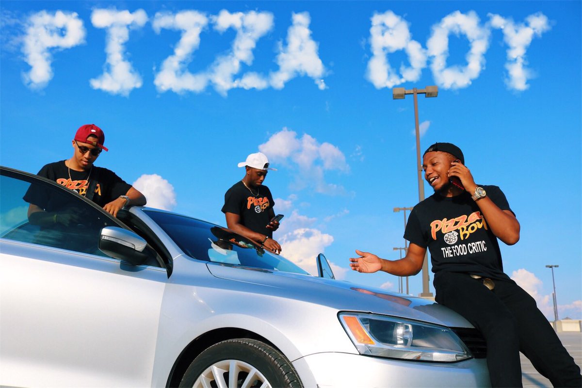 PizzaBoyFC's tweet photo. My name is Donte aka Pizza Boy and I’m a food critic in Orlando with a YT channel (link in bio). I’m looking to one day expand across the nation and have my channel reach millions. A RT could help me reach new people and allow me to not only open doors for myself but others 🙏🏾 https://t.co/DFjpKAwDxK