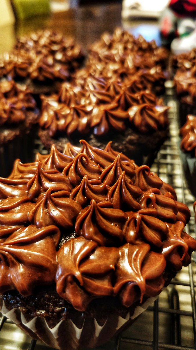 FuzzySpacePanda's tweet photo. Cupcakes made and frosted by me 🧁 happy 10th birthday to my big guy! https://t.co/g39KHrU7im