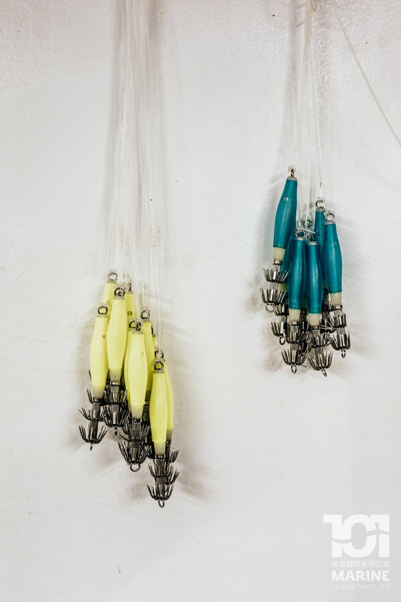 101MarineFK's tweet photo. Luminous jigger lures to attract squid out of deep and dark water. 

用來誘使魷魚離開深海會發亮的假餌

#101marine #falklands #falklandislands #fishery #vessel #jigger #taiwan #kaohsiung #squidjigging #fishing #squidjigger #squidfishing #SouthAtlantic #illex #fishingvessel #squid https://t.co/QT2SgTSPO7