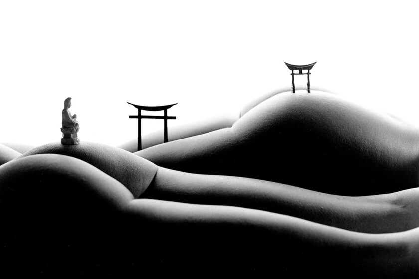 xatakafoto's tweet photo. ‘Bodyscapes’, cuando el cuerpo humano se convierte en el marco ideal donde recrear paisajes o escenas cotidianas, por Allan Teger https://t.co/ftUSDUqOlA https://t.co/qd8xedOLgD