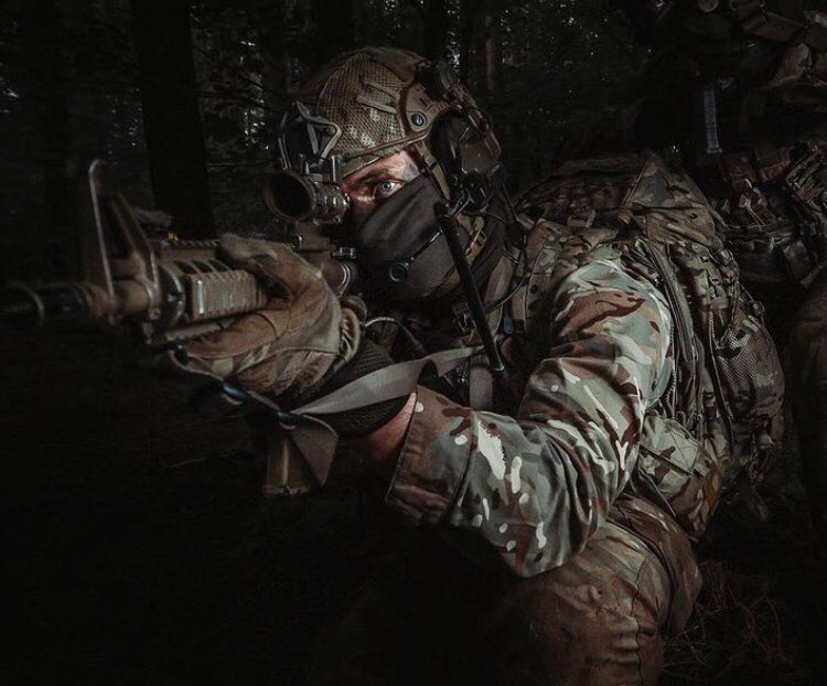 TheParachuteReg's tweet photo. One ‘Special Operations Capable’ Paratrooper, Two Unique Roles
#GlobalResponseForce
#AirborneForces the core of @16AirAssltBde
#SpecialForcesSupportGroup https://t.co/HMd1W5B9gy