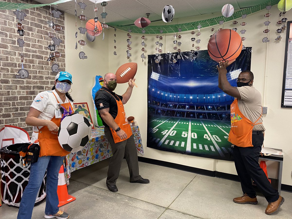 Samantha_6376's tweet photo. #hd6376 Celebrating our success sharing with AJ and Chris! Sports theme is a hit! Associates are excited to celebarte!😎#games #nachos #cheesesauce #salsa #pretzels #fruit @a_2da_j @steven_magloire @KarissaKelly18 @wen_patton2016 @0221_Tony https://t.co/UXBMKgNs0m