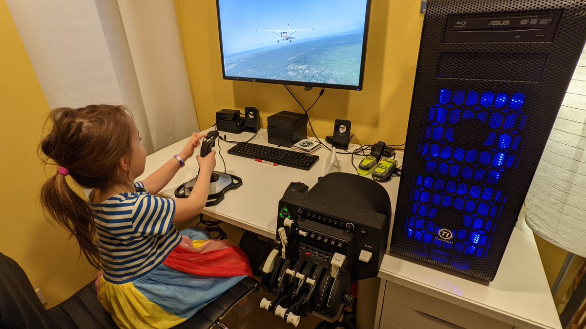 NDBAviation's tweet image. Rainy day outside......science time inside. Basic flight 101. I'll never stop being an instructor☺️

#xplaneofficial #flyhoneycomb #logitech #flightinstructor #flying #eaa #aopa #flywithaopa