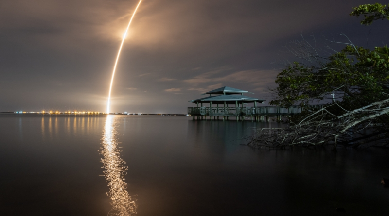 PoliticalPig's tweet photo. @elonmusk's #SpaceX #Starlink Constellation Crosses 1,300 Satellites. SpaceX once again lit the pre-dawn skies launching the next installment of Starlink satellites into orbit.

#StunningImages #Imagination #UKLinkUp #WhatsPossible https://t.co/UwEazooH0v