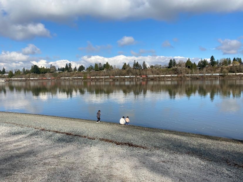 sthomas10's tweet photo. #Daytrip to #derbyreach park today near #FortLangley for social distance birthday visit with bestie who I hadn't seen for seven months (not pictured.) What a gorgeous spot, but get there early if you want to park or score a picnic table like we did. @ExploreBC #roadtrip https://t.co/svNLsLEdmm