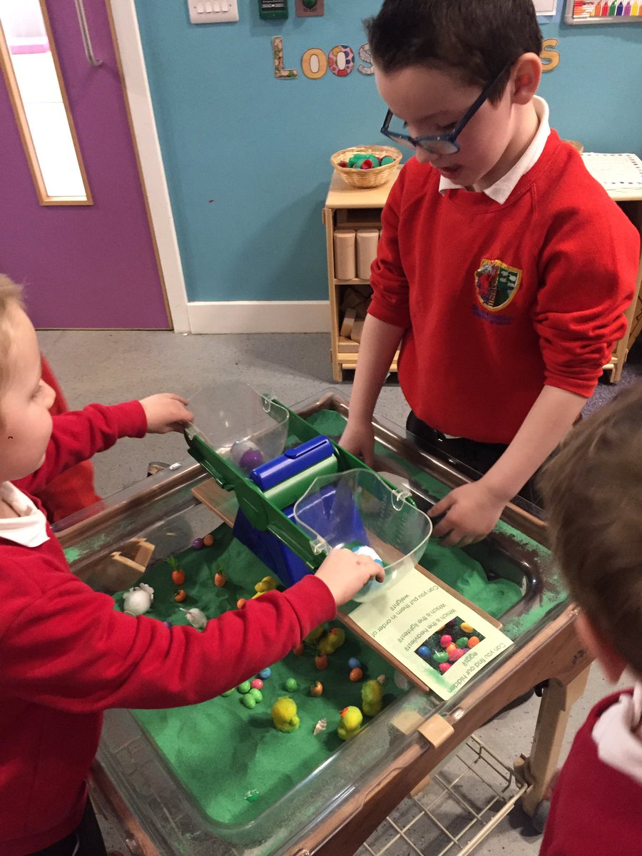 BarrhillPrimary's tweet photo. We dug in the sand to find eggs! We had to find the heaviest and the lightest one! @SACPlayistheway #mathsandplay https://t.co/I1mc2KnETd