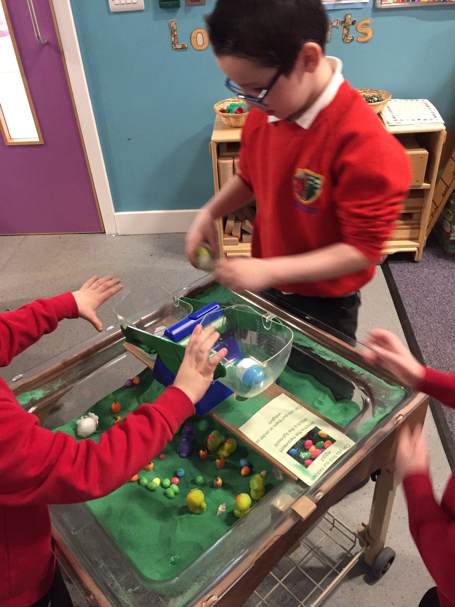 BarrhillPrimary's tweet photo. We dug in the sand to find eggs! We had to find the heaviest and the lightest one! @SACPlayistheway #mathsandplay https://t.co/I1mc2KnETd