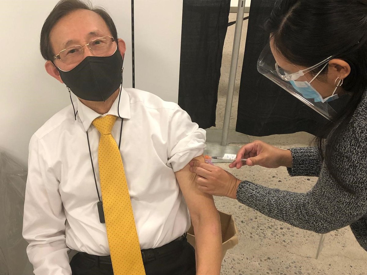 RaymondChoPC's tweet photo. Got my #COVID19Vaccine shot today. A big #ThankYou to the nurses and all the #HealthcareHeroes!!!

I encourage every eligible Ontarian to call 1-888-999-6488 or visit https://t.co/hy3pfnii3T for your appointment. 

The #Vaccine is the best way to #StaySafe from #COVID19. https://t.co/eSHeGc9ZUP
