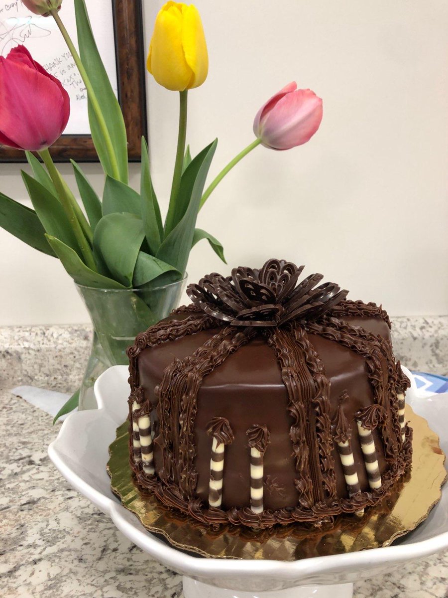 BuschCenter's tweet photo. Today we celebrate our 1 year anniversary since starting #TULSA with cases #68 and #69, as well as a delicious treat and home-grown tulips from one of our #patients. Thank you! https://t.co/A0DSaBV9cr