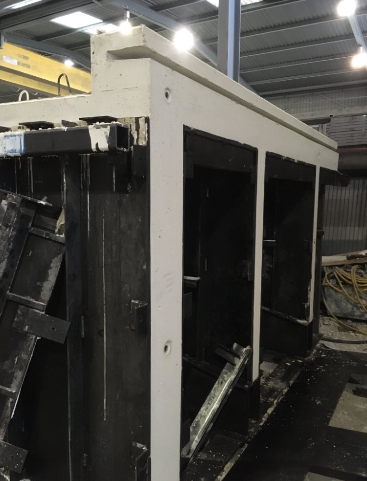 Promoción Oasis 325 Estepona

Increíble el resultado final de este proyecto, felicidades al equipo de Kronos y de Sacyr y muy orgullosos de nuestro paneles #prefabricados de #hormigón en forma de peines con det. especial anclaje directo de las barandillas de vidrio, enhorabuena!