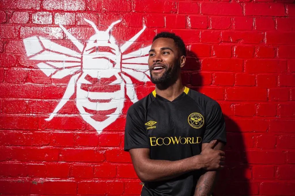 AMLEWIS_creates's tweet photo. Reminds me of the #BrentfordFC @HARD_FI #InOperation away kit last season ๐ https://t.co/AP9LeV0lQ9