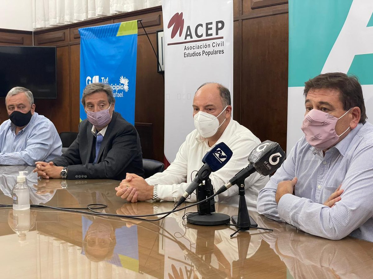 acepnacional's tweet photo. Conferencia de prensa en el @munisanrafael, Mendoza, recibidos por @emirfelixok junto a @RMirandaPJ @OlafJacob @OscarEnsinck, en el marco de la apertura institucional del diplomado en #PolíticasPúblicas que realizaremos mañana en @uchampagnat @KAS_Argentina https://t.co/JXMV9D2bRe