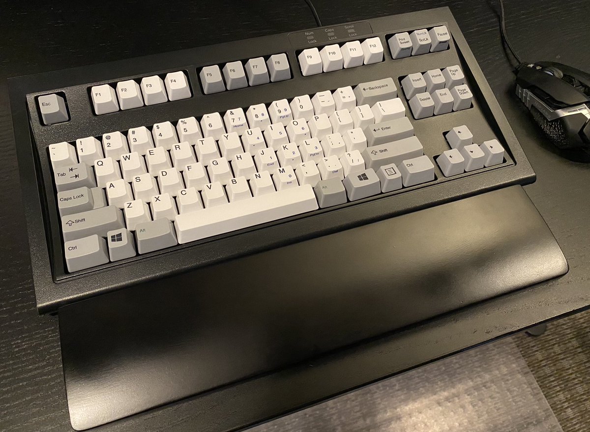 scottwasson's tweet image. Just arrived: the brand-new Unicomp Mini M with buckling springs. It’s an upgraded successor to the old IBM Model M SSK. Made with all-new tooling, an improved matrix with more rollover, and a detachable USB cable.

Looks good. Feels nice. Sounds loud. 😁