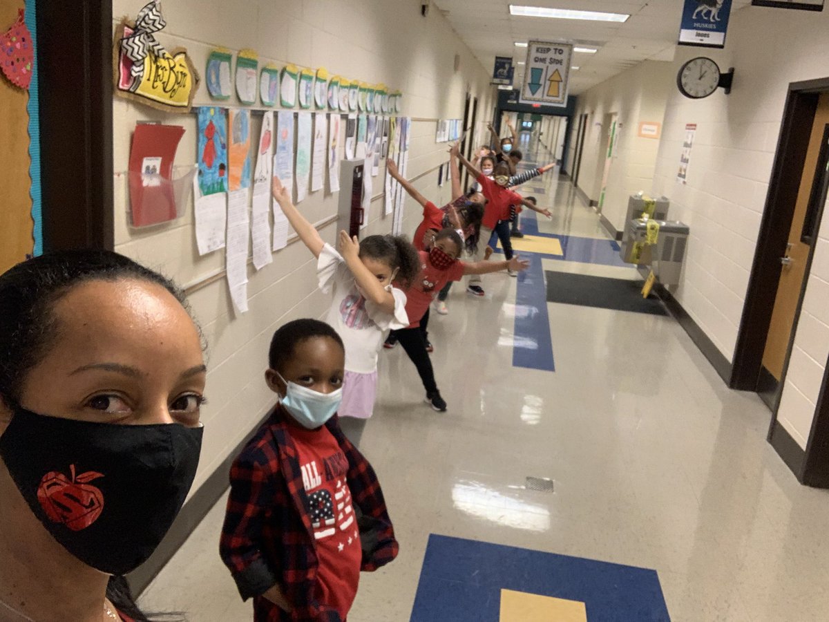 BreiannaFenner's tweet photo. We βRead All Monthβ so weβre showing school spirit by wearing red! #FirstGradeChronicles #MyFavoritePartyPeople #Aye #huskychat https://t.co/U75FEzLldi