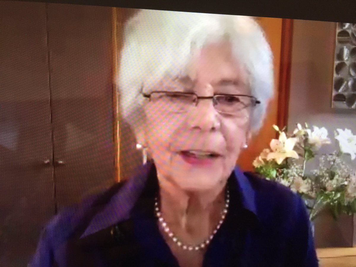 “Cuando veo una abuela en las marchas feministas, pienso que debe haber sido lectora de revista Paula”, dice Delia Vergara al recibir el premio Lenka Franulic. <a href="/deliaconectada/">delia vergara</a> <a href="/NanyJdelajara/">Eliana Jimenez</a> <a href="/CaroinaJ/">Carolina Jiménez Mery</a> <a href="/carolamardonesf/">Carolina Mardones</a>