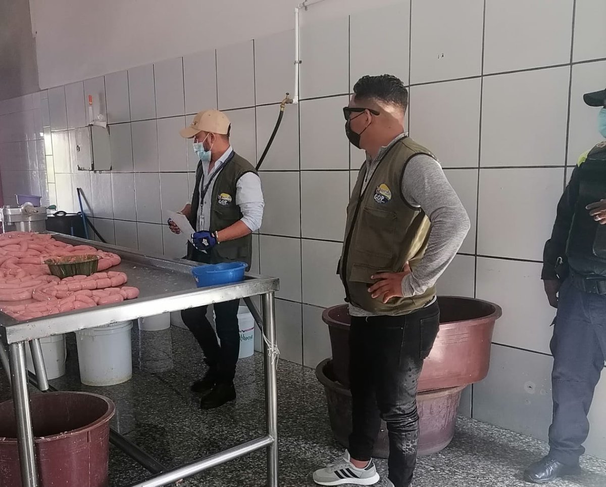 AlcaldiaDCHN's tweet photo. #OrdenPúblico #ControlDeAlimentos #AtenciónaEmergencias #Línea100
La Alcaldía Municipal del Distrito Central (AMDC) continúa este jueves con la ejecución de operativos para verificar la calidad y el estado de los productos que se...
Ver más en: https://t.co/bGgiF7WeAf https://t.co/UyF8luatLf