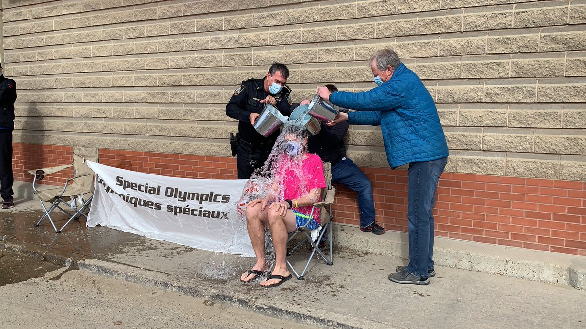 SOACamrose's tweet photo. Freezinβ for a Reason!!
SOAβs Johnny Byrne and CPS Chief Dean LaGrange get βSPLASHEDβ all to bring awareness to Special Olympics!
Thanks SAFEWAY for the venue as we are about to start our National Campaign with SAFEWAY/SOBEYS! https://t.co/SFgbmwRSCt