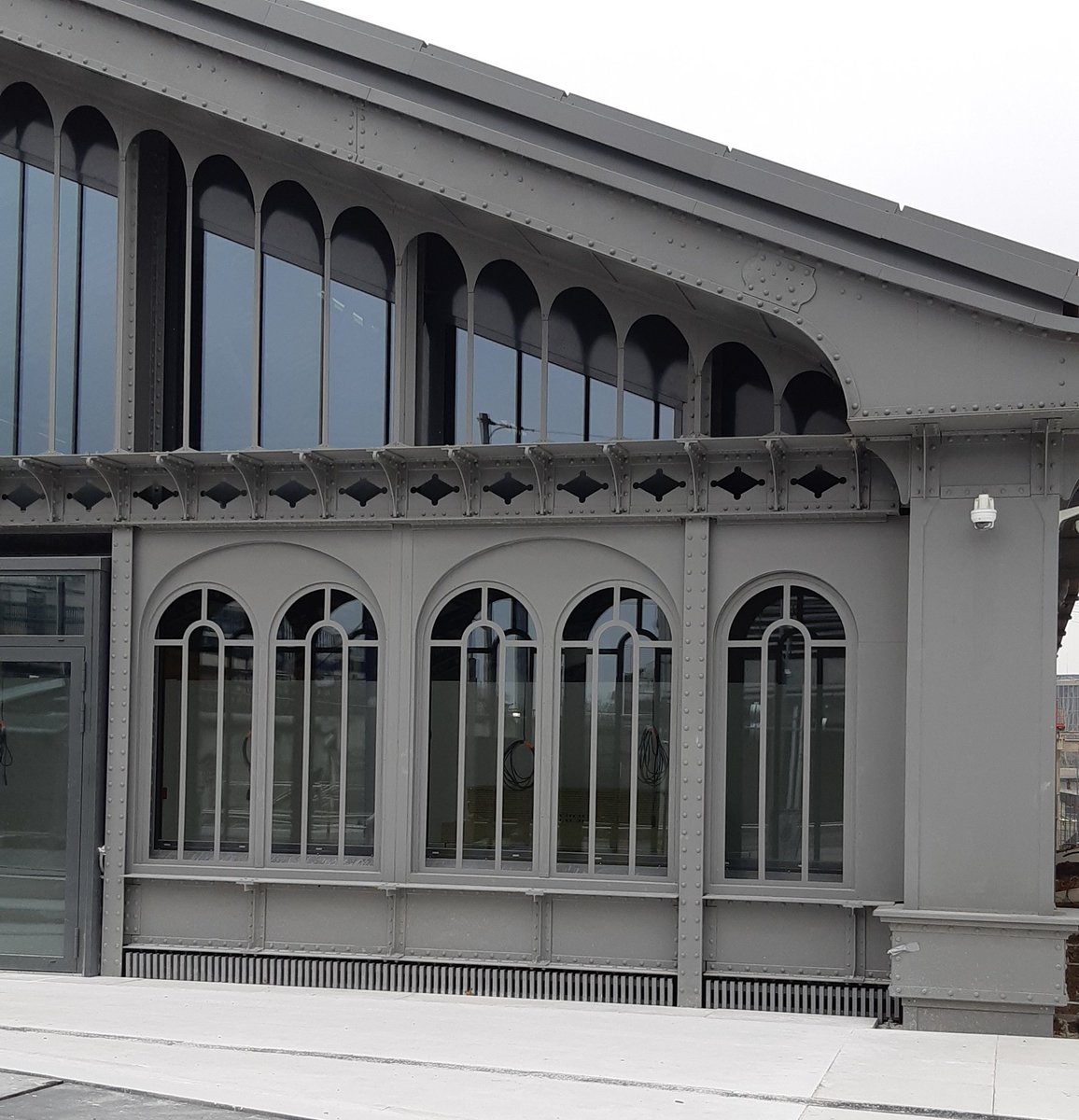 Nuagedeparis1's tweet photo. #ironworkthursday & #marchARCH
Par // By Gustave Eiffel.
"Halle Eiffel" (1884-85), Issy-les-Moulinaux, France.
En rénovation // under renovation.
#PontdIssy https://t.co/DSGpR44FFY