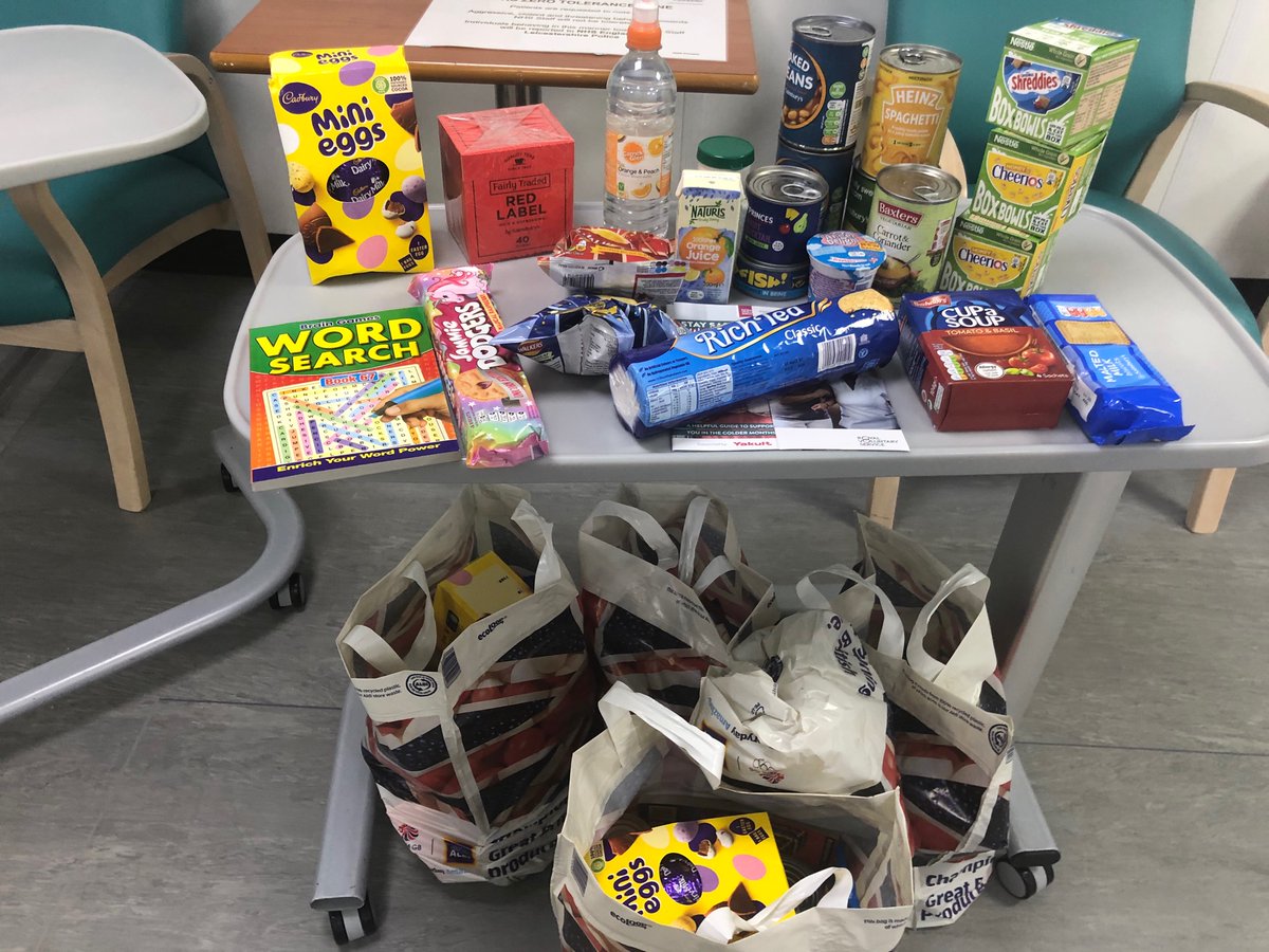DischargeLounge's tweet image. Feeling proud to be able to offer our patient essential food parcels at Glenfield Hospital! Thank you to Royal volunteer Service for your ongoing support and dedication @Leicvolservices @UHLsue_mason @uhl_DOE @UHLfox