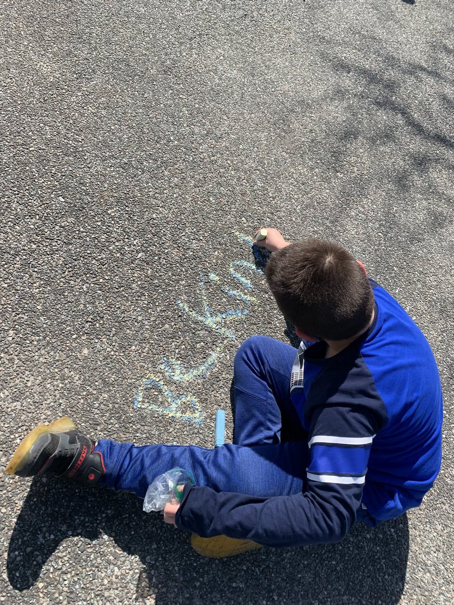 JenniferDeCarl4's tweet photo. This gorgeous day was the perfect opportunity to bring some SEL outdoors! Our basketball court is sporting a pretty sweet growth mindset today! @SachemSEL @Nokobulldogs @SachemSchools https://t.co/aJZgm0E7aZ
