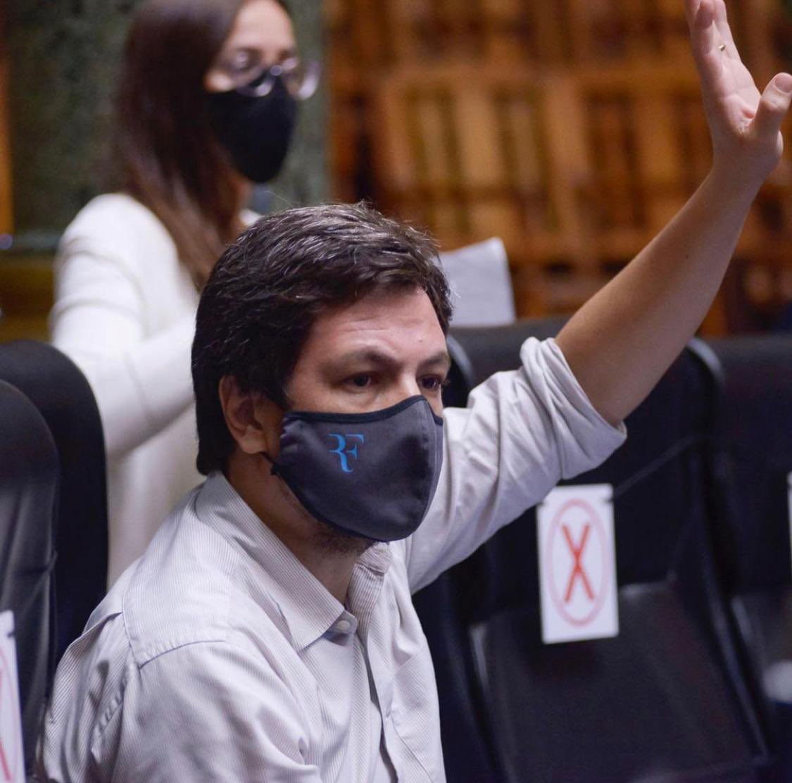 jfnosiglia's tweet photo. Hoy aprobamos la eximición del pago del impuesto inmobiliario y ABL al sector hotelero de la CABA en las cuotas de Abril a Septiembre; y una ampliación de la moratoria ya vigente de AGIP. Trabajamos para ayudar a los sectores productivos a atravesar la crisis. #AhoraLasPymes https://t.co/bREB938x0Q
