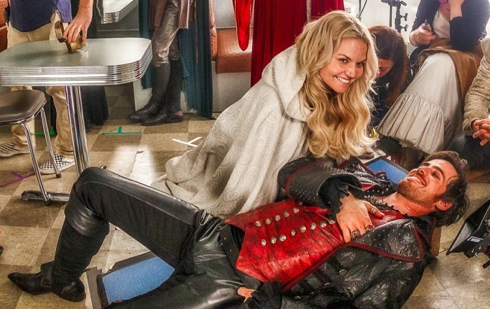 claudia_klose's tweet photo. Having Jen's hilarious BTS story in mind, they always must have had so much fun on set, as it also shows here. Miss these two. Hoping for a reunion of some sort - always do. #CSReunion #CaptainSwan @jenmorrisonlive @colinodonoghue1 @OnceABC https://t.co/UDJC90Jtps