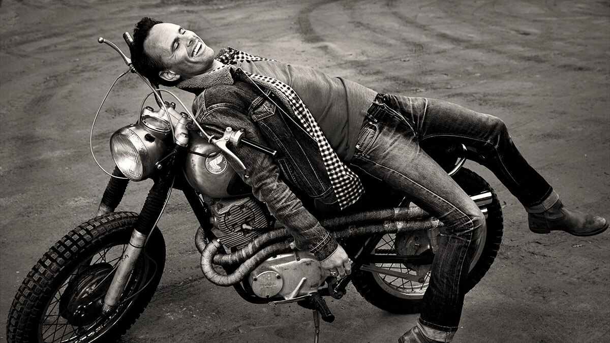 A rare breed, indeed! This candid shot of #WaltonGoggins says it all.🦄😍

See more star portraits 📸👉bit.ly/CelebrateWomen…

Subscribe to get #CBSWatch for FREE! 
connect.cbswatchmagazine.com/free