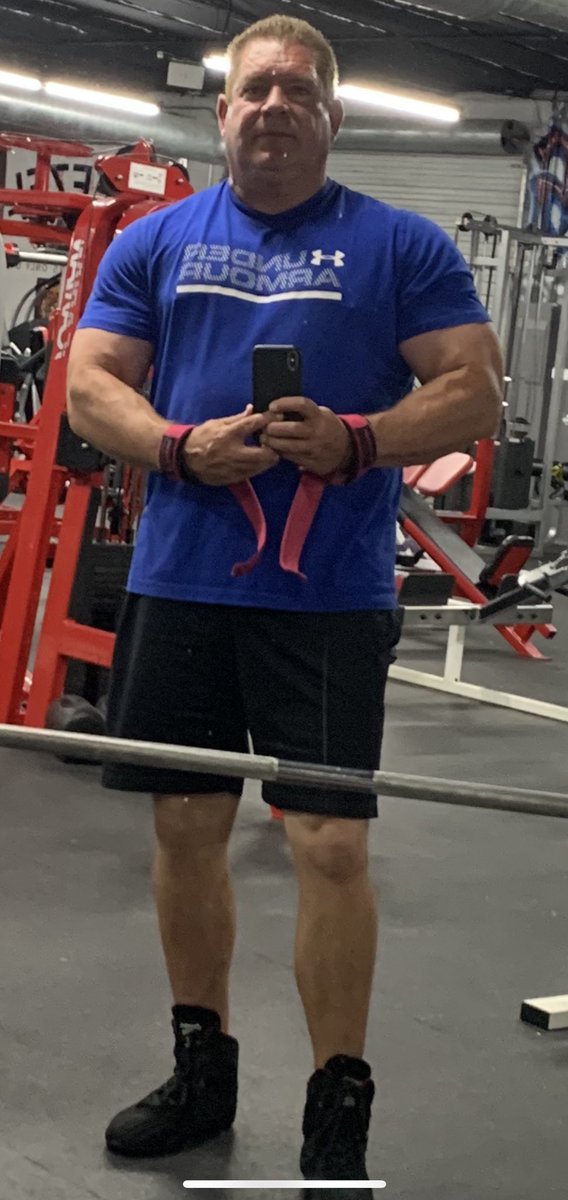 goldenjames82's tweet photo. To make changes, you have to learn to live uncomfortable. You don’t grow in the comfort zone💪💪. #fitover52 #bodybuilding #competitive #Hardwork https://t.co/ZbqTUFRTLz