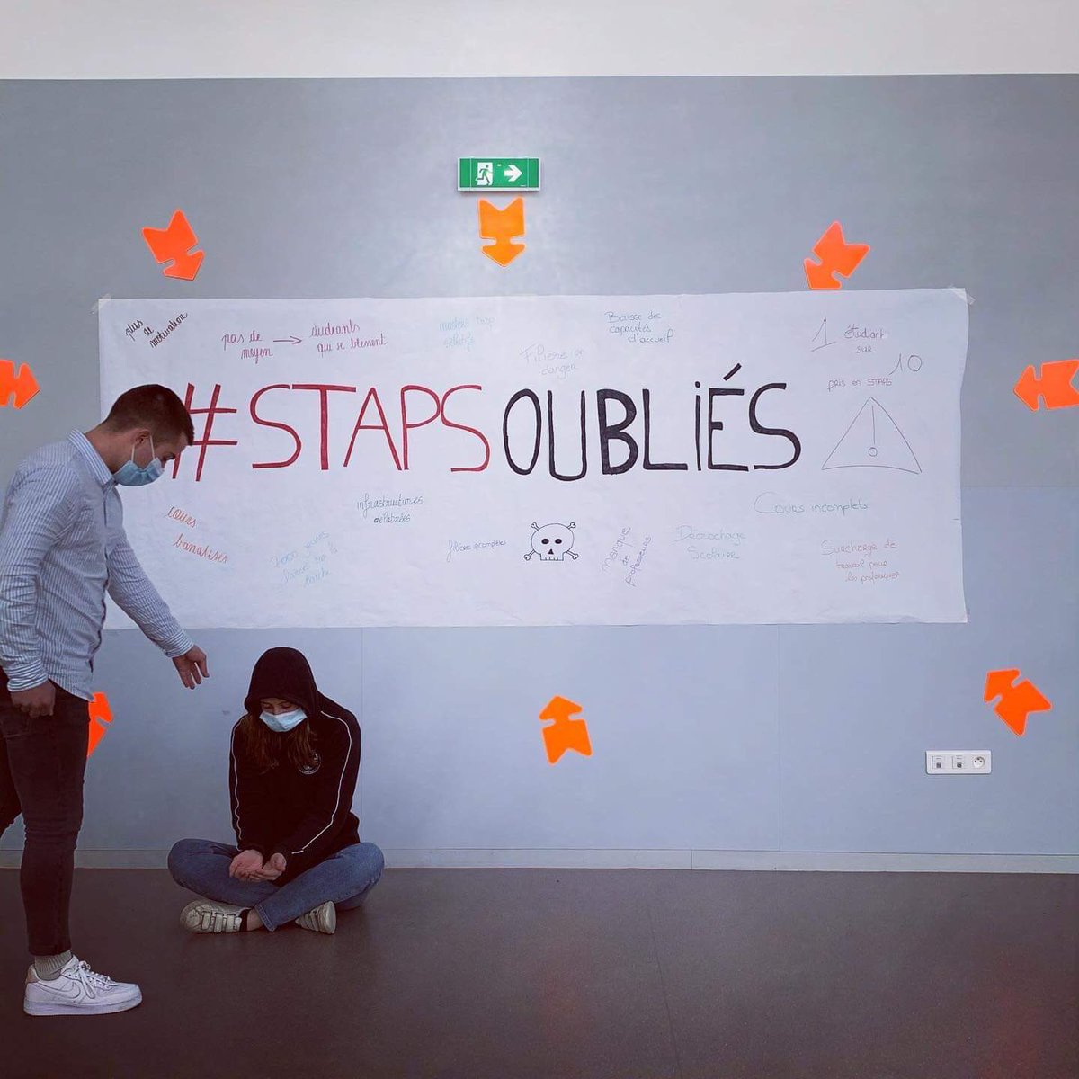 LimouziStaps's tweet photo. Les #STAPS sont les grands oubliés du @gouvernementFR ⛔️

Il est l’heure de se faire entendre ❗️

Nous attendons des solutions radicales pour permettre aux #jeunes d’étudier dans de bonnes conditions. 🔥

#STAPSOublies https://t.co/Fdvlpiit9p