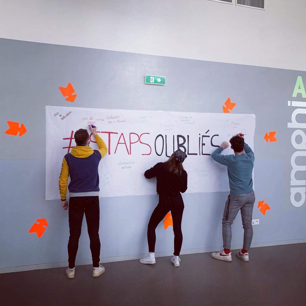 LimouziStaps's tweet photo. Les #STAPS sont les grands oubliés du @gouvernementFR ⛔️

Il est l’heure de se faire entendre ❗️

Nous attendons des solutions radicales pour permettre aux #jeunes d’étudier dans de bonnes conditions. 🔥

#STAPSOublies https://t.co/Fdvlpiit9p
