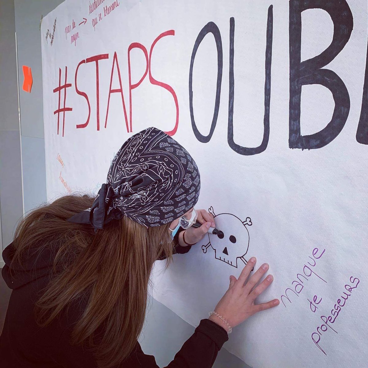 LimouziStaps's tweet photo. Les #STAPS sont les grands oubliés du @gouvernementFR ⛔️

Il est l’heure de se faire entendre ❗️

Nous attendons des solutions radicales pour permettre aux #jeunes d’étudier dans de bonnes conditions. 🔥

#STAPSOublies https://t.co/Fdvlpiit9p